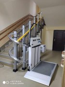 三維彎斜掛輪椅無障礙升降平臺 三維彎斜掛輪椅無障礙升降平臺